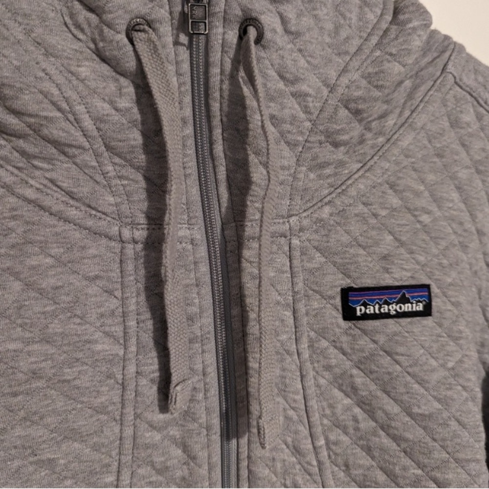 SOLD - Like New Patagonia organic cotton Quilted Hoodie - Picture 4 of 6